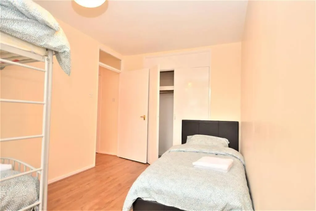 Spacious 2Bedroom Condo With Patio By Excel Centre London 0*,  United Kingdom