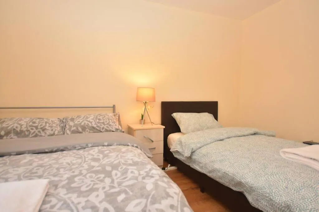 Spacious 2Bedroom Condo With Patio By Excel Centre London 0*,